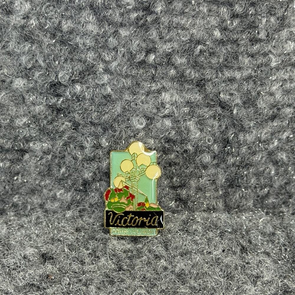 Victoria British Columbia Enamel Pin Lapel Vintage Gold Tone Street Lamp Floral